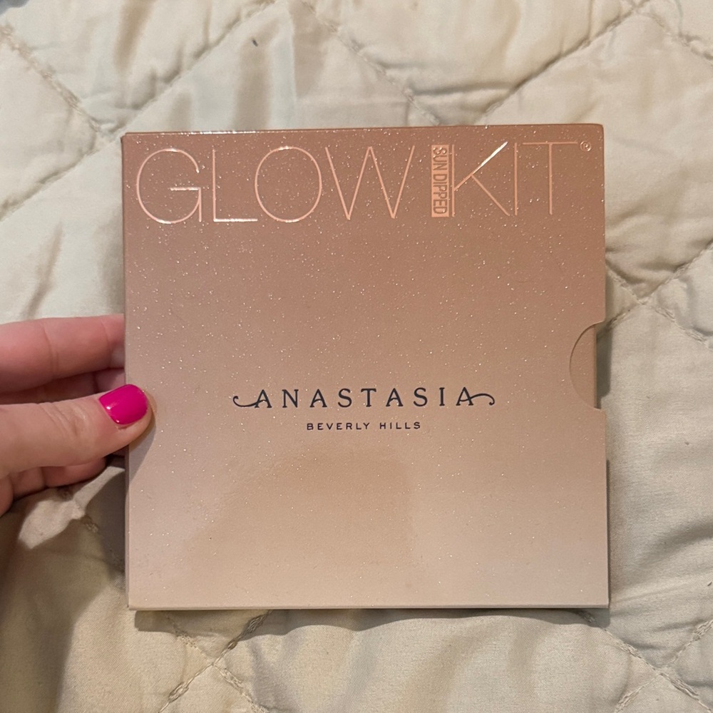 Anastasia Beverly Hills Glow Kit in Shimmering Pink